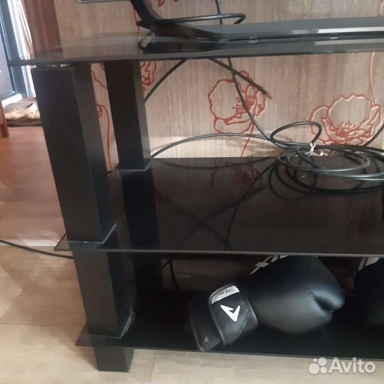 Стеклянная тумба под тв