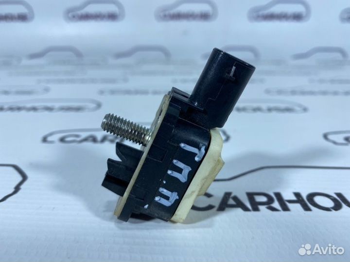 Датчик удара передний правый Volkswagen Touareg NF