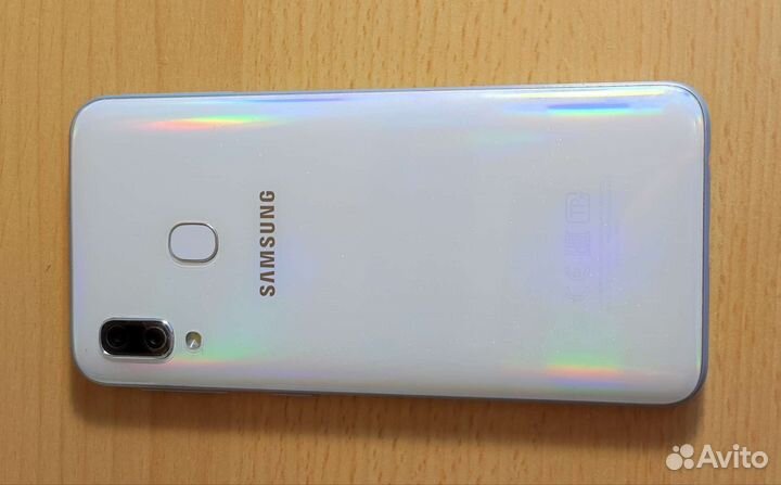 Смартфон Samsung Galaxy A40