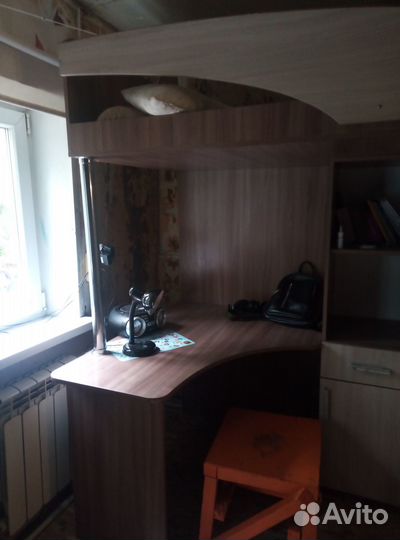 Детский уголок с кроватью и столом