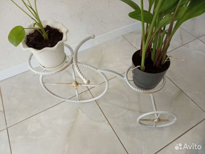 Подставка для цветов напольная металлическая