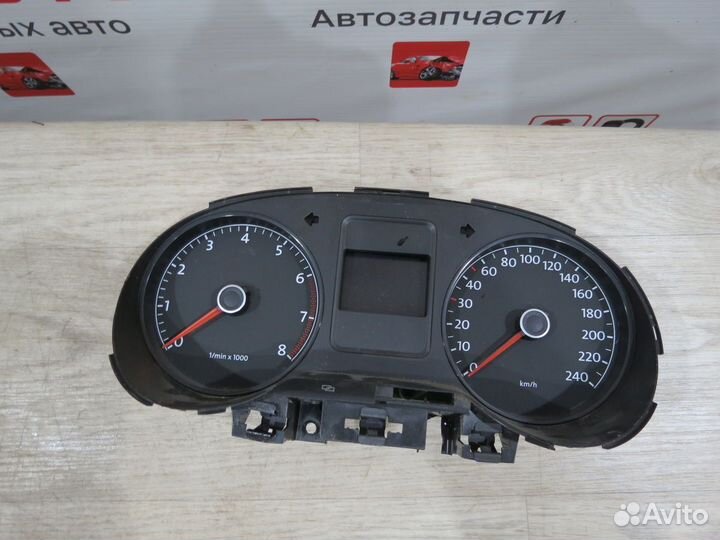 Панель приборов Volkswagen Polo