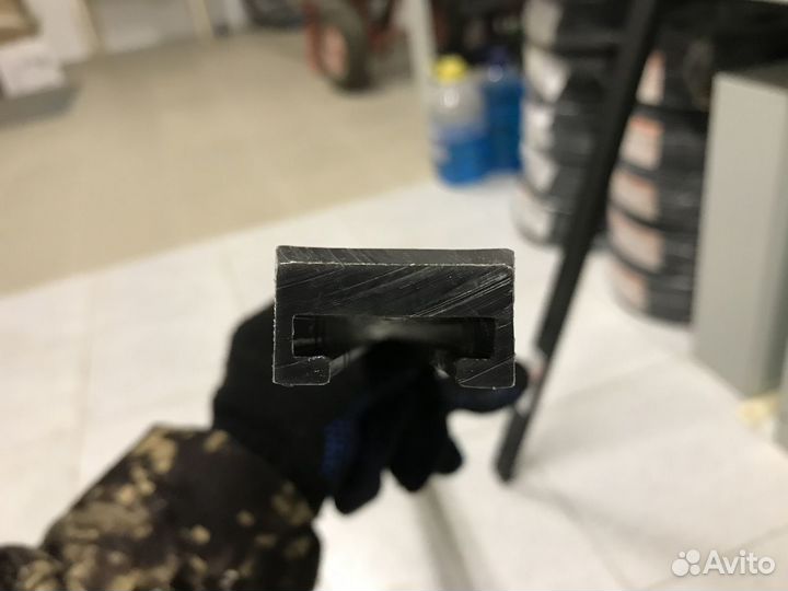 Накладка на полоз SMA-8FT92-00-BK