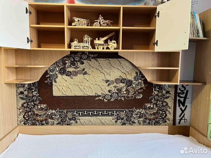 Продам спальный гарнитур