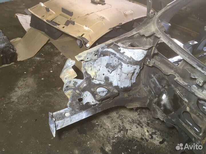 Четверти передние подгоревшие Шкода Рапид