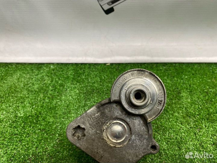 Натяжитель ремня генератора Mercedes-Benz M271