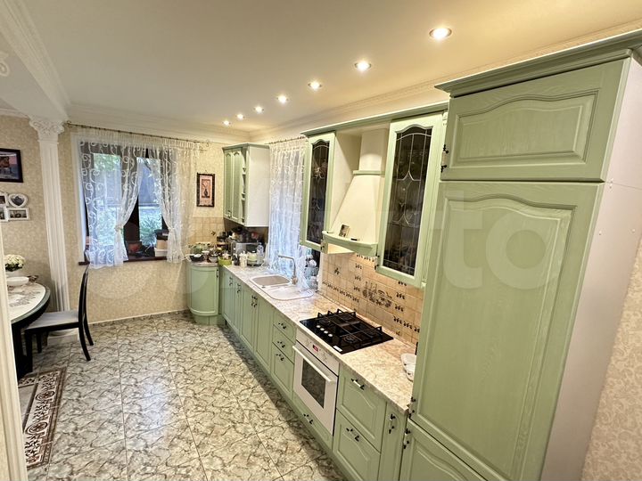 Дом 275 м² на участке 6 сот.