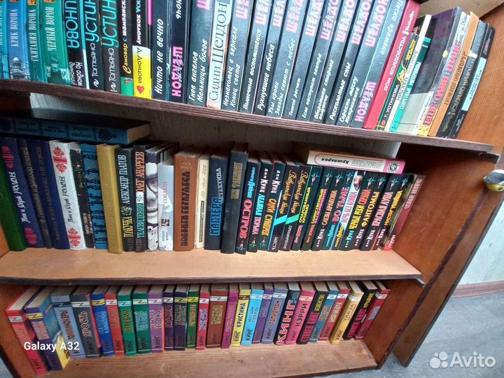 Продам книги: детективы, ужасы