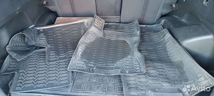 Автомобильные коврики на Nissan X trail t31