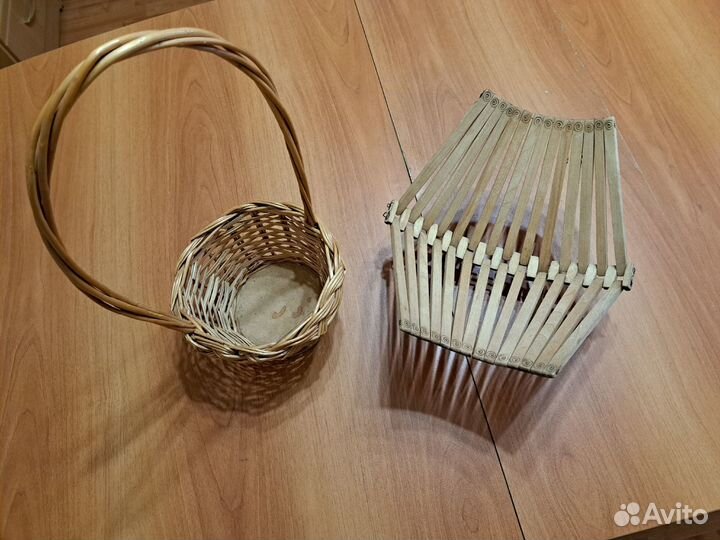 Плетеная корзинка и деревянная шкатулка