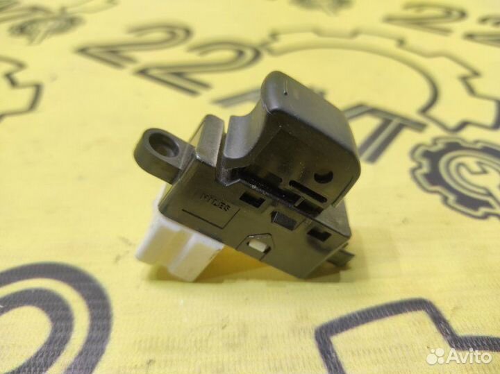 Кнопка стеклоподъемника задняя левая Infiniti Fx35