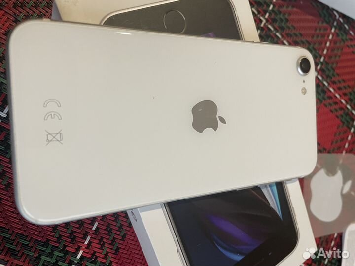 iPhone SE, 64 ГБ