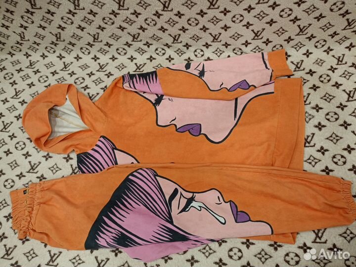 Костюм женский