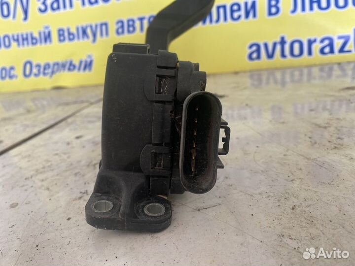 Педаль газа Ford Fusion