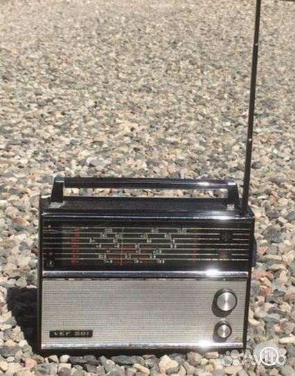 Радиоприемник СССР на батарейках vef 201