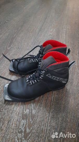Лыжные ботинки