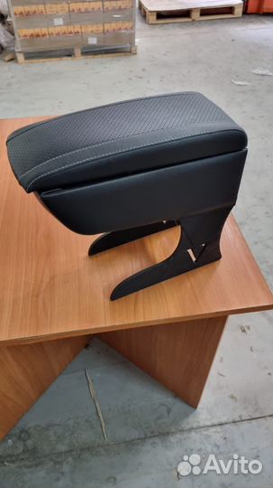 Подлокотник