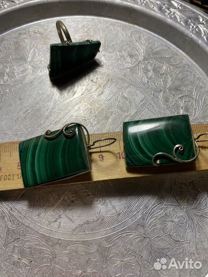 Серьги с кольцом,вставка из малахита