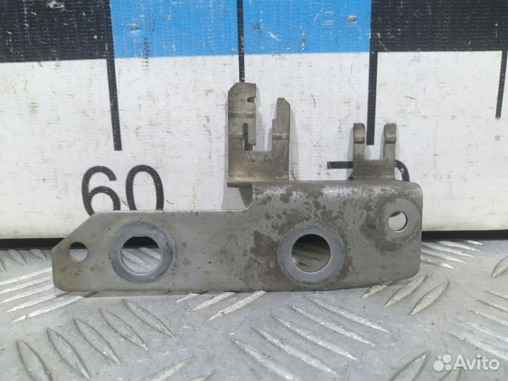 Б/У Кронштейн датчика коленчатого вала Audi#001