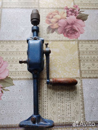 Старинная ручная дрель