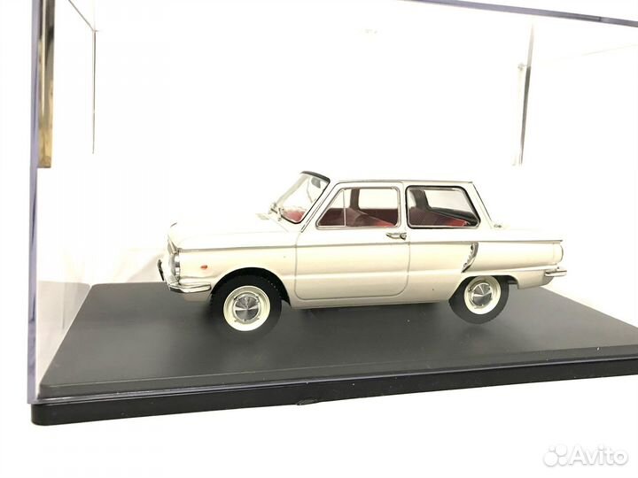 Модель автомобиля заз-966А 1/24 Hachette