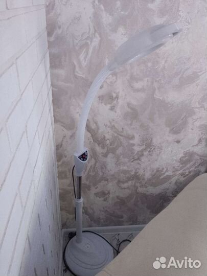 Лампа-лупа напольная