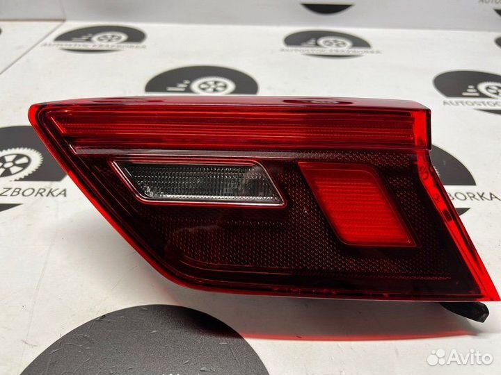 Фонарь в крышку багажника задний правый Volkswagen