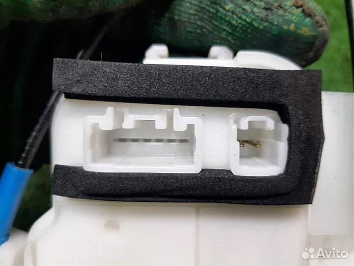 Замок двери передней правой Subaru Legacy/ Outbac