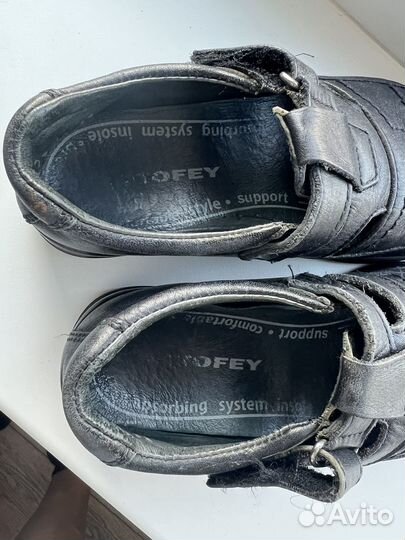 Школьные туфли