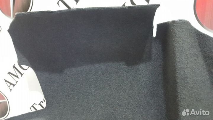 Обшивка багажника левая на Mersedes W126