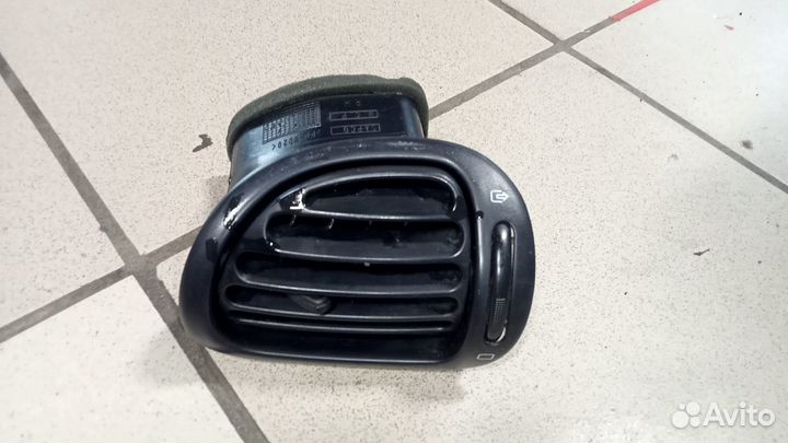 Дефлектор обдува салона правый Пежо 206 седан