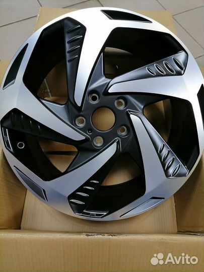 Диски R18 lizardo XH5008