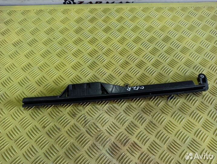 Направляющая стекла двери правая Man Tgs