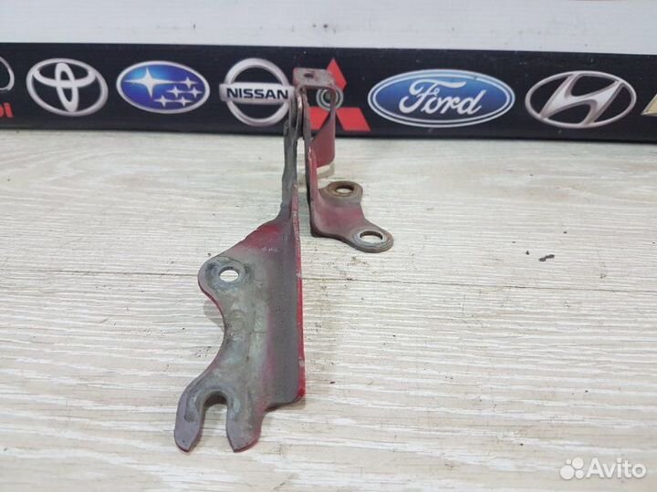 Петля капота передняя левая Mazda Premacy cpew FS