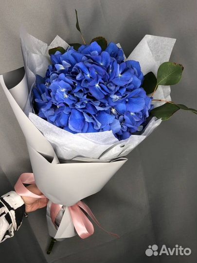 Букет из синей гортензии
