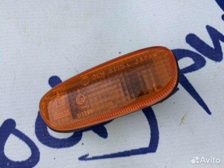 Повторитель передний левый Subaru Impreza GC8