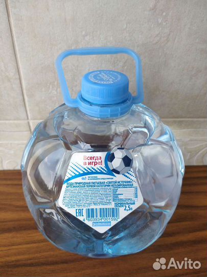 Бутылка воды 2,5л. 2019г. Футбольный мяч