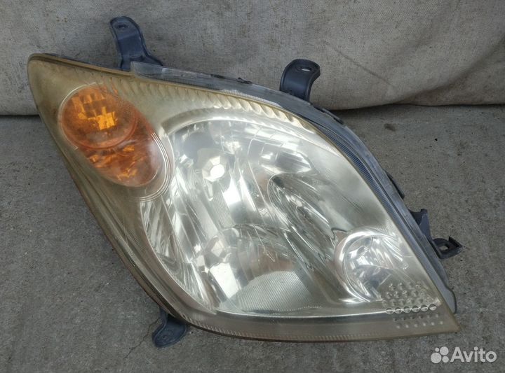 Фара toyota scion xA 2005г