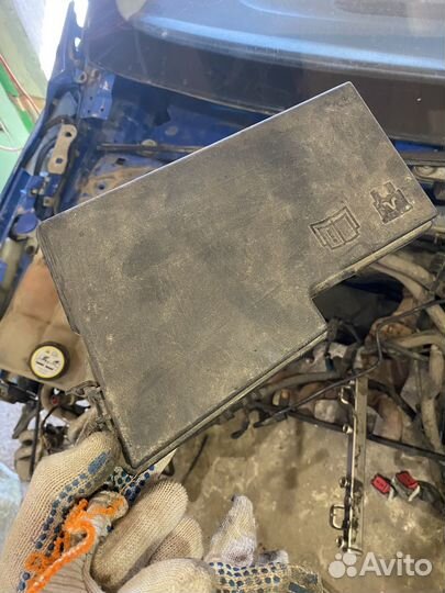 Крышкаблока предохранителей ford focus 2 2.0