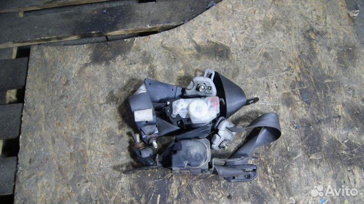 Ремень безопасности передний Mitsubishi Libero