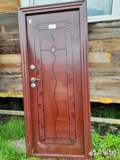 Дверь входная металлическая б/у