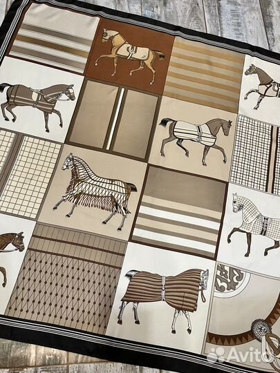 Шелковый платок Hermes бежевый новый