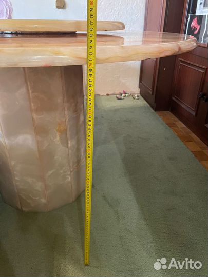 Стол из натурального камня Оникс