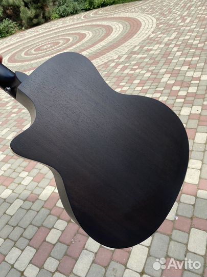 Акустическая гитара