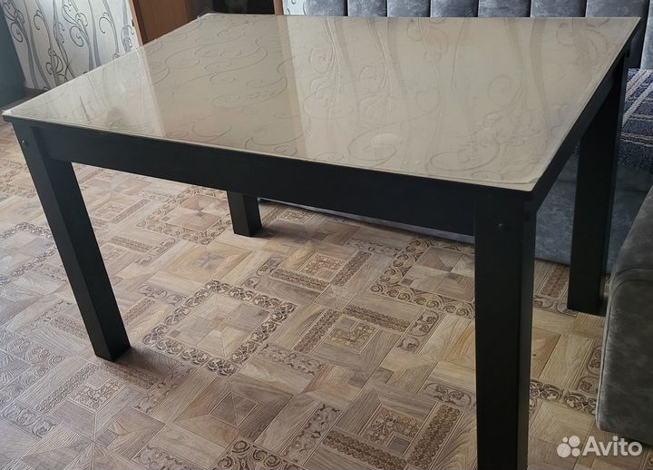 Продам стол