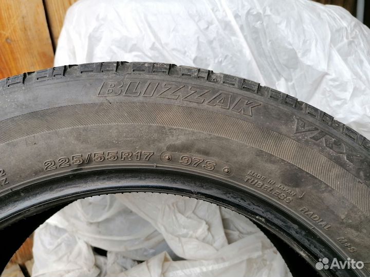 Bridgestone Blizzak VRX 225/55 R17