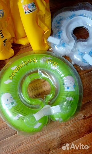 Надувной круг и лодка