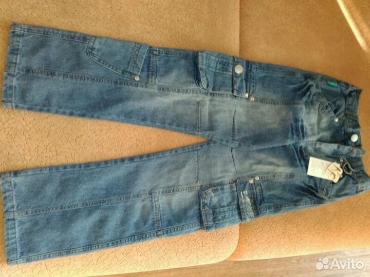 Жилет, Джинсы, футболка, шорты новые 134-140р-р