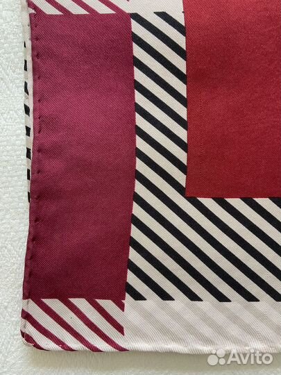 Платок Burberry оригинал шелк 100, 65х65 см