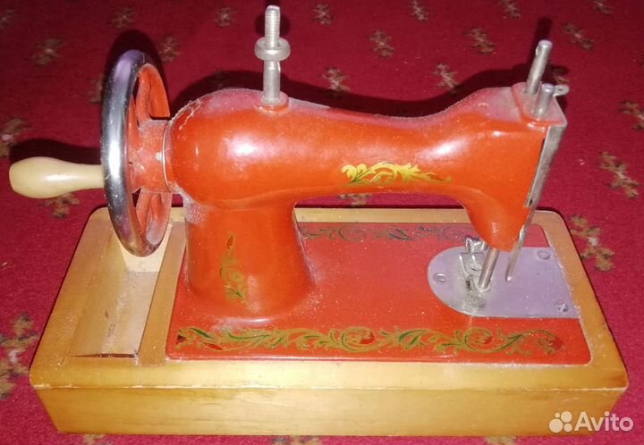 Уменьшенная копия Подольской швейной машинки